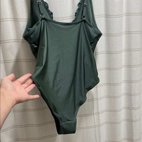 Swimsuit - Picture 4 of 6